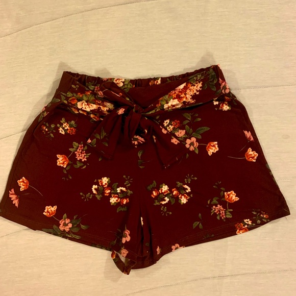 Cute soft high waisted shorts w/front tie, size M - Picture 1 of 4